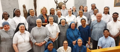 La comunità della Casa Generale in festa per il 25° di Consacrazione di Sr Maria Rosa